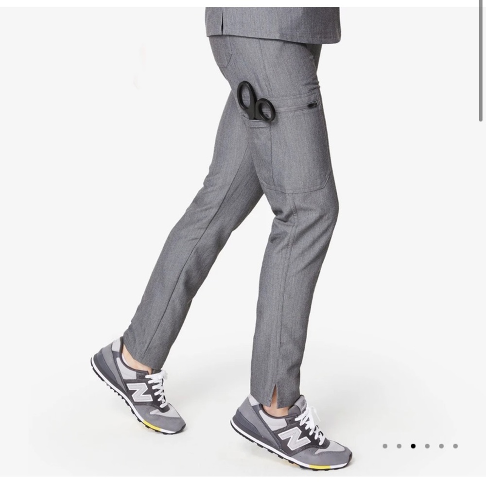 Figs Yola skinny scrub pant in size medium tall